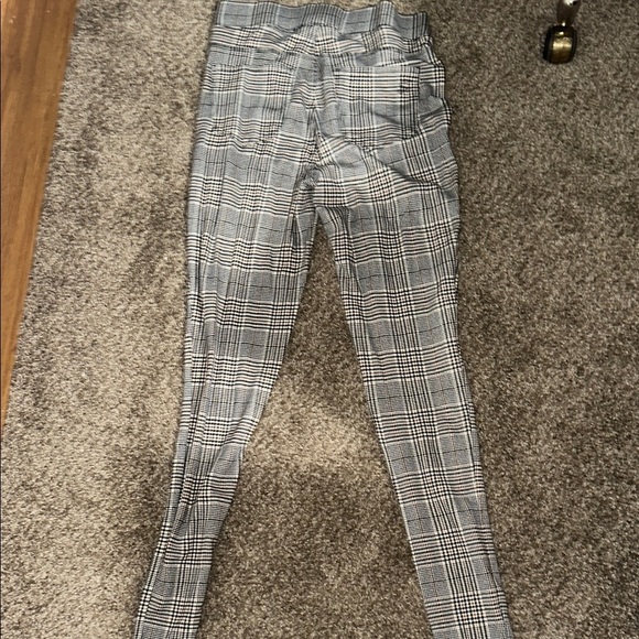 Seven7 Black and White Leggings with Classic Plaid Design - Picture 3 of 3